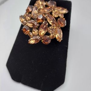 Vintage Autumn Brown Rhinestone Brooch. G/C & Attractive.
